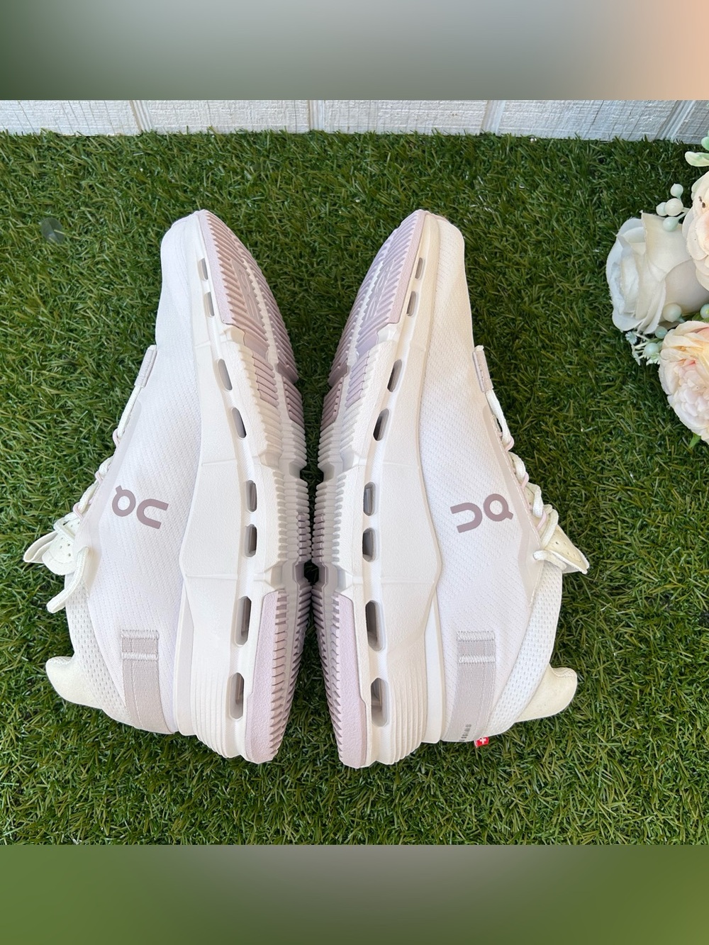 On Running Women Cloudnova 2 White / Orchid Low
Top Sneakers size 6 New /no box - Picture 14 of 16